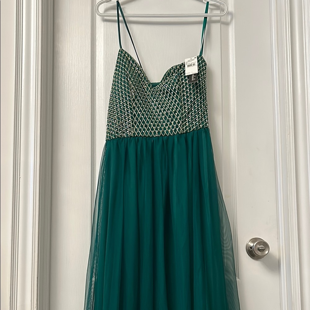 Elegant Green Evening Gown